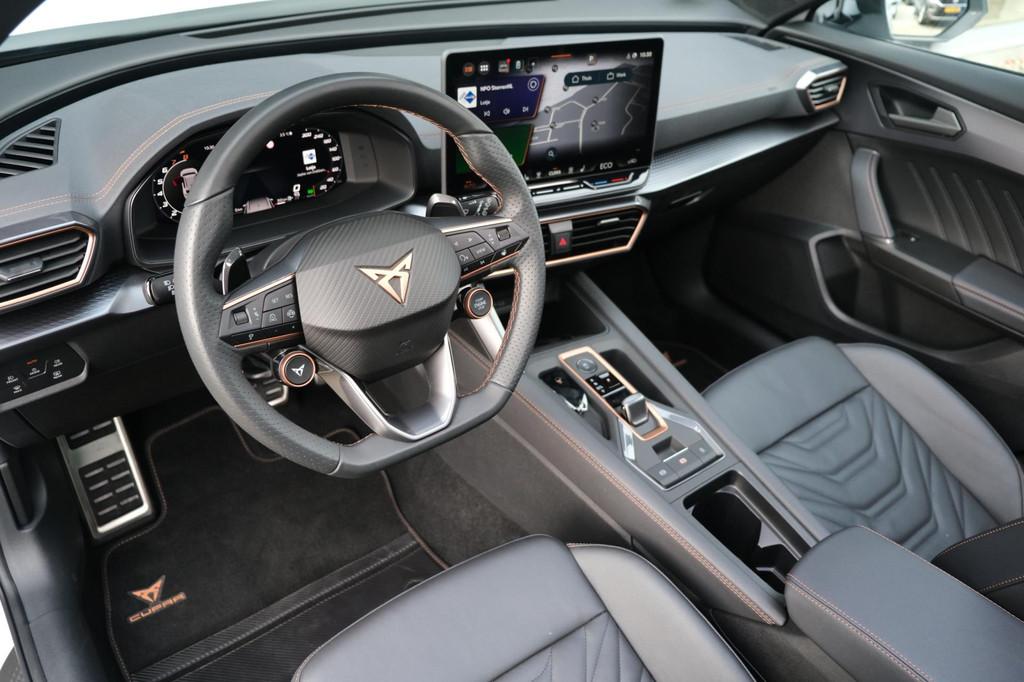 CUPRA Formentor 1.5 TSI e-Hybrid VZ 272PK Pano Vol Leder Sch, Auto's, Cupra, Zwart, 4 cilinders, Formentor, 250 km/l