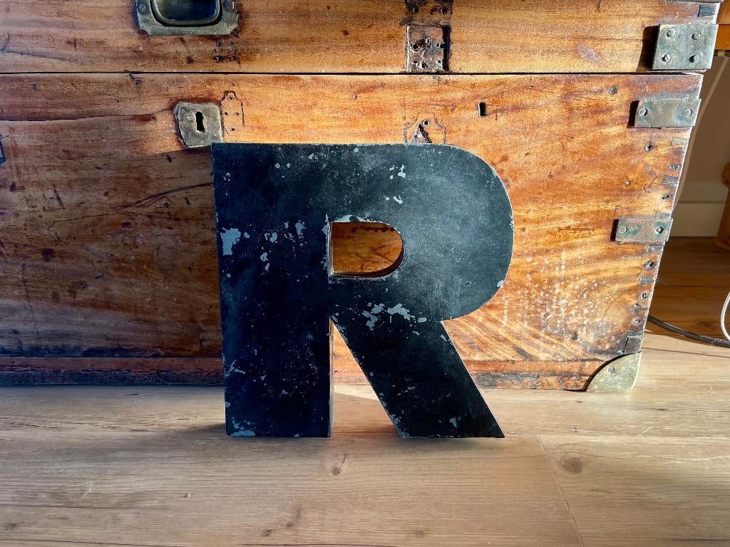 Brocante Industriële Letter R, Antiek en Kunst, Verzenden