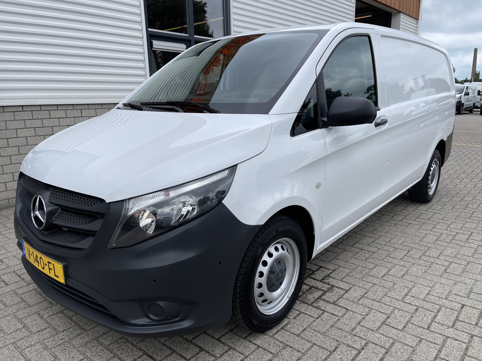 Mercedes-Benz Vito 109 CDI Lang L2H1 / rijklaar € 14.950 e, Auto's, Voorwielaandrijving, Stof, Gebruikt, 4 cilinders