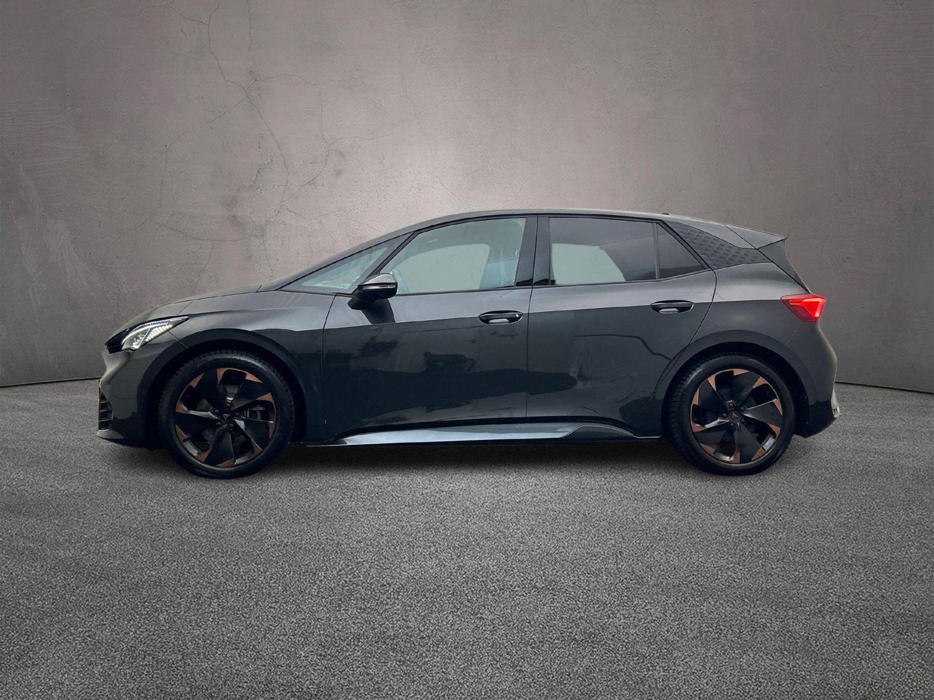CUPRA Born Adrenaline 62 kWh 204pk Automaat, Adaptive cruise, Auto's, Automaat, 421 km, Gebruikt, Zwart