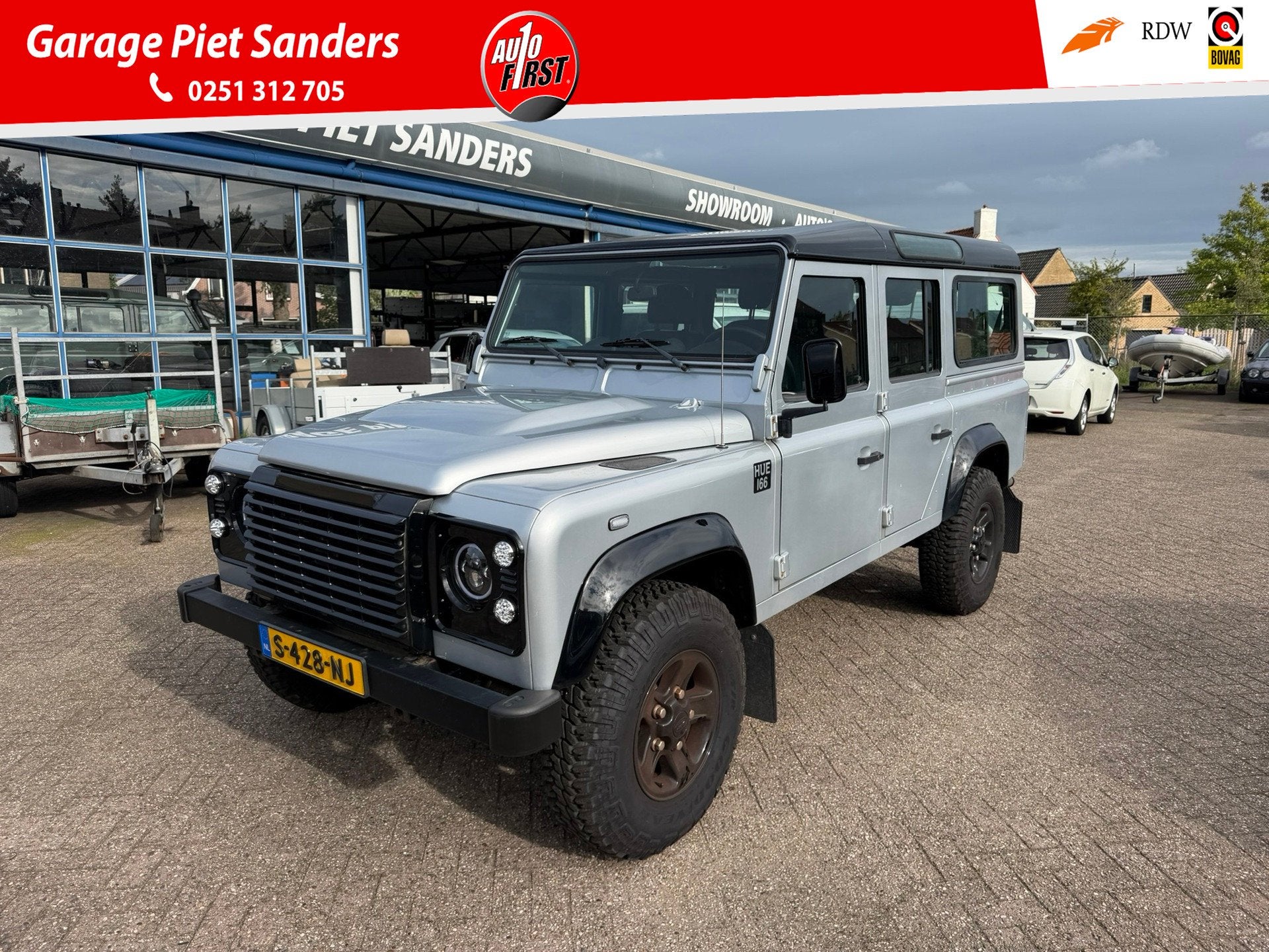 Land Rover Defender 2.4 TD 110 SW SE I 7 Sits I Airco I Voor, Auto's, 1940 kg, Gebruikt, Zwart, 4 cilinders