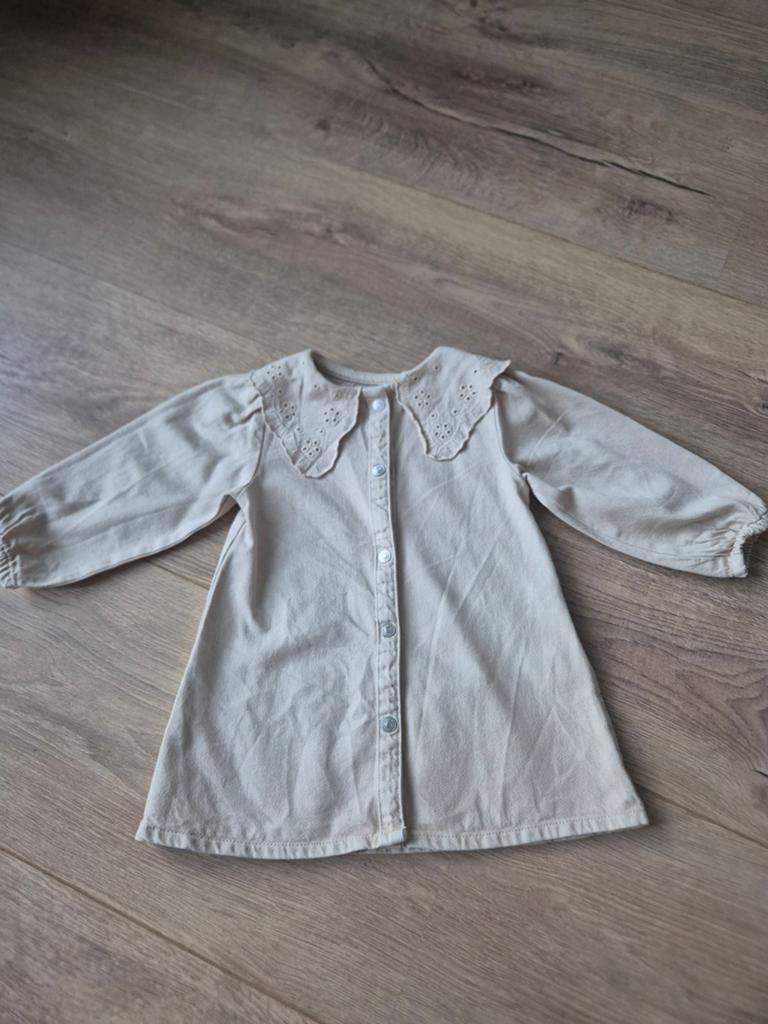 Zara zandkleurige jurk met kraag en drukknopen - Maat 92, Meisje, Ophalen of Verzenden, Zo goed als nieuw, Zara