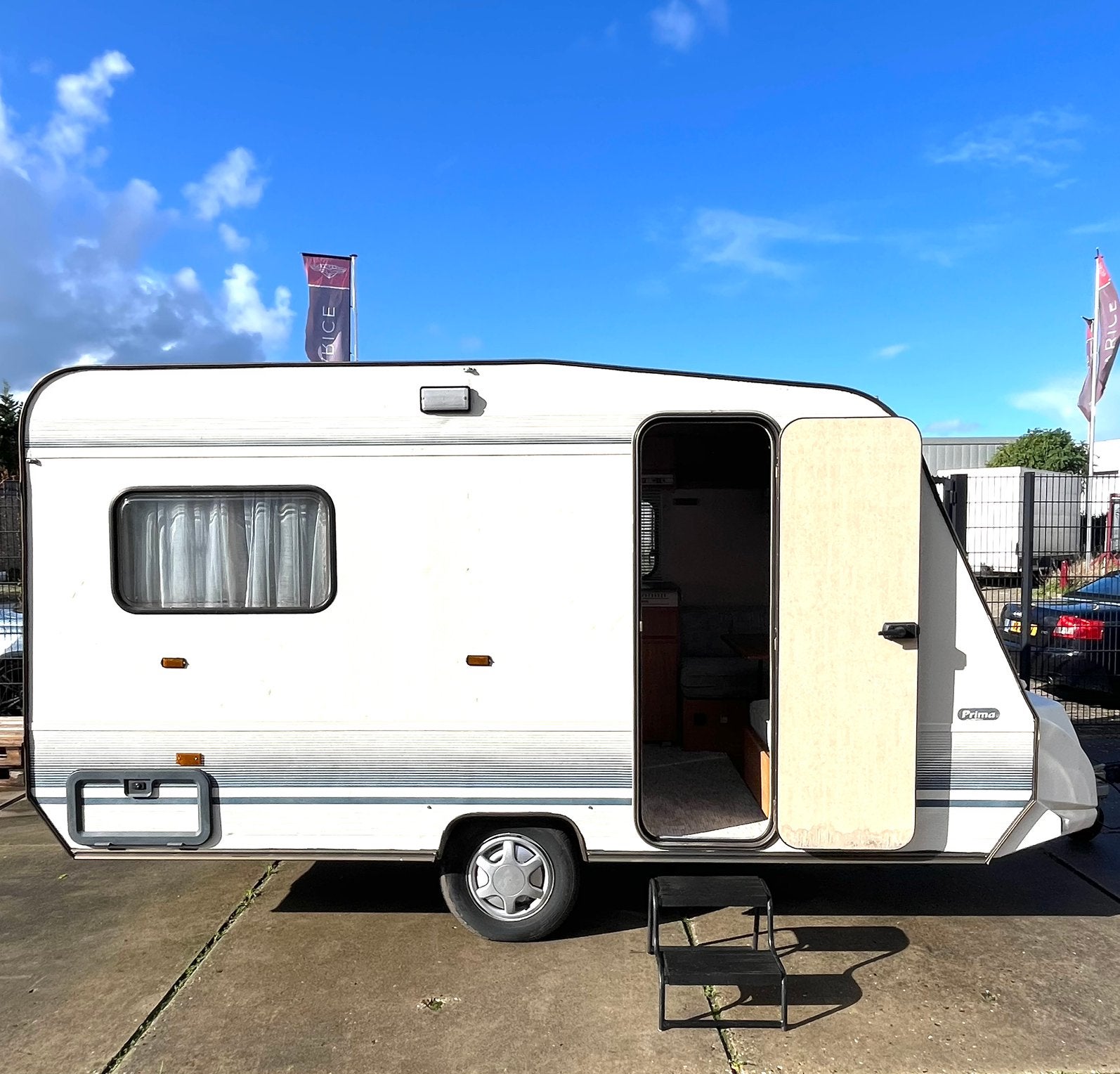 Caravan Adria 4152DO  lichtgewicht retro, Caravans en Kamperen, Koelkast, Treinzit, Particulier, Adria