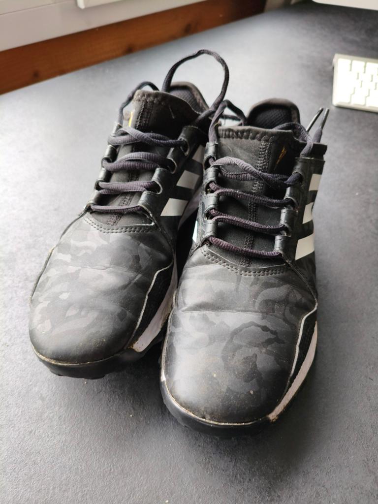 Adidas hockey youngstar mt 38, Ophalen of Verzenden, Zo goed als nieuw, Adidas, Sportschoenen