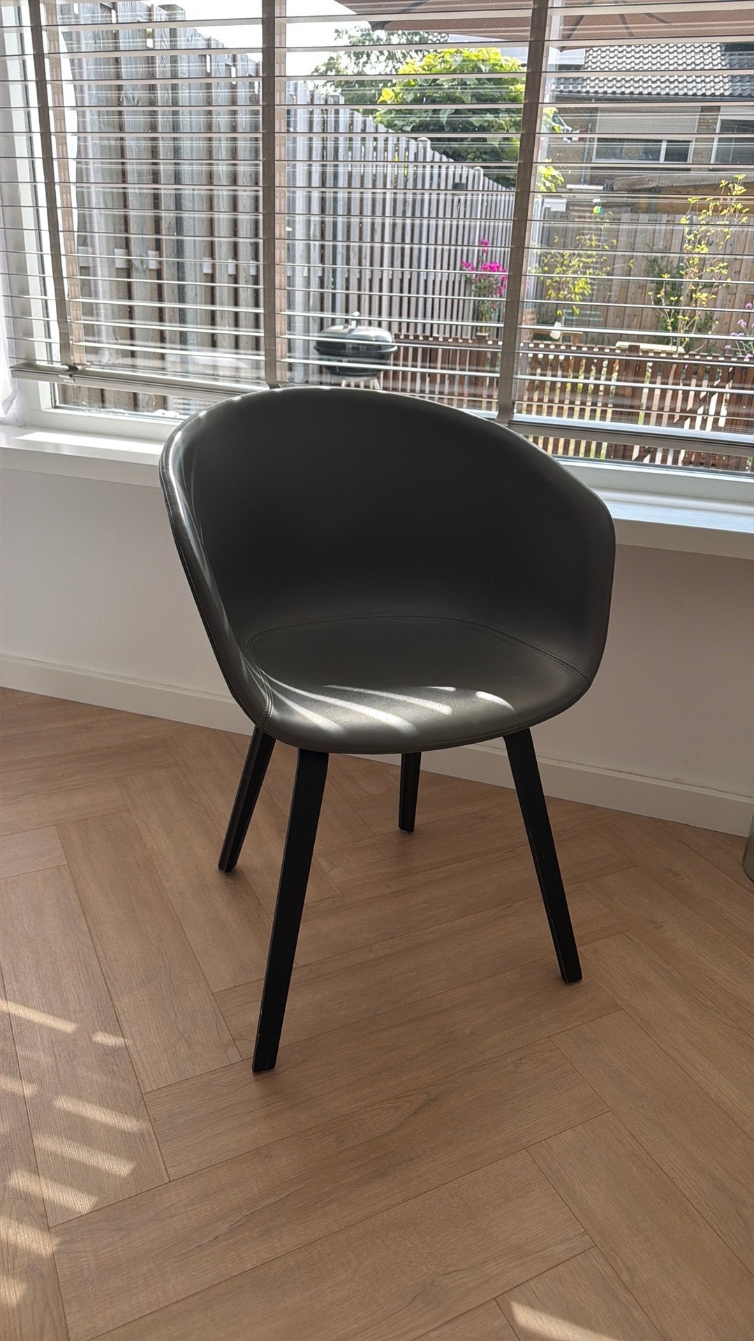 HAY about a chair grijs, Ophalen, Leer, Zo goed als nieuw, Eén