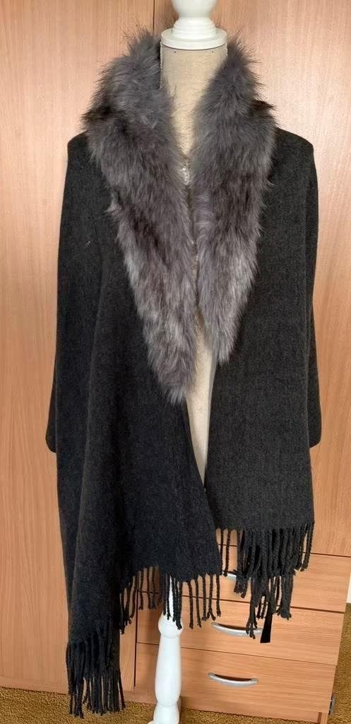 Rino en Pelle omslagdoek grijs[dm], Kleding | Dames, Ophalen of Verzenden, Zo goed als nieuw, Maat 46/48 (XL) of groter, Sjaal