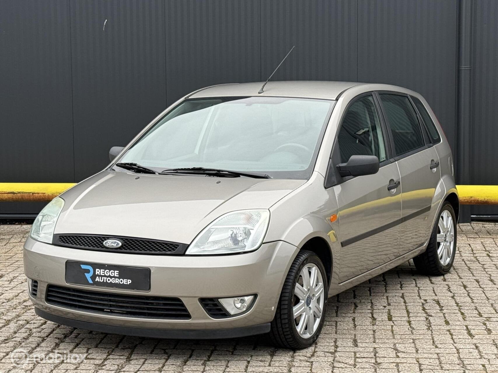Ford Fiesta 1.4-16V Ambiente AIRCO | TREKHAAK | APK, Voorwielaandrijving, 15 km/l, 4 cilinders, Origineel Nederlands