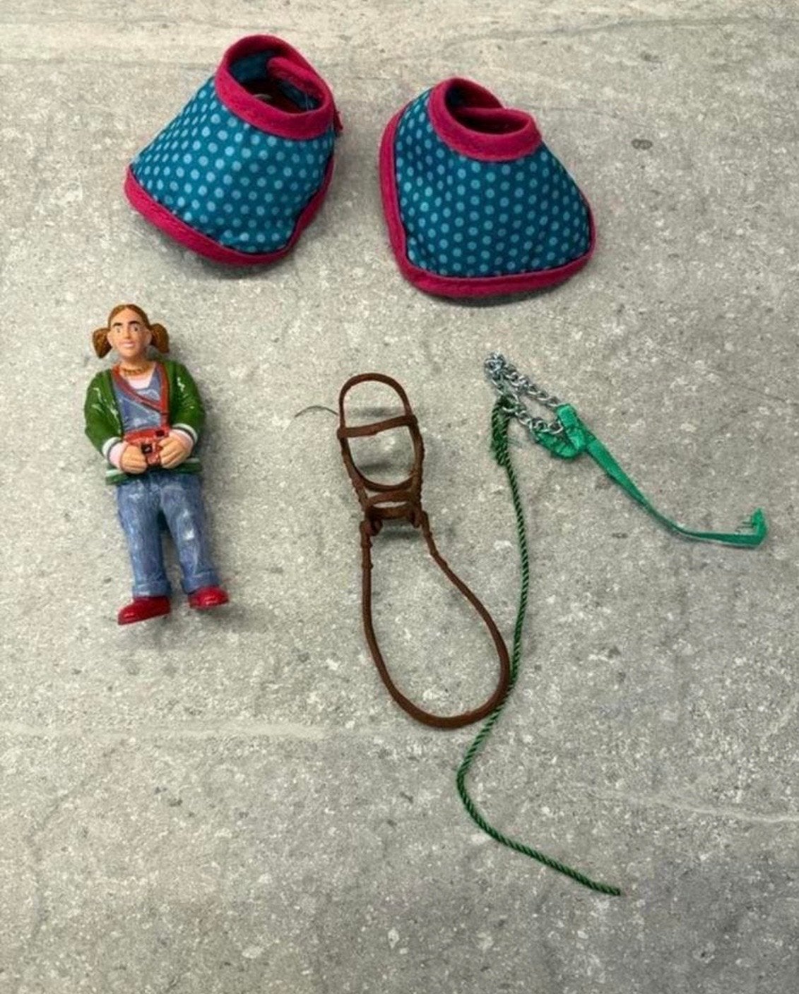 Schleich set: poppetje, dekens en halster - Gebruikt, Ophalen of Verzenden, Gebruikt