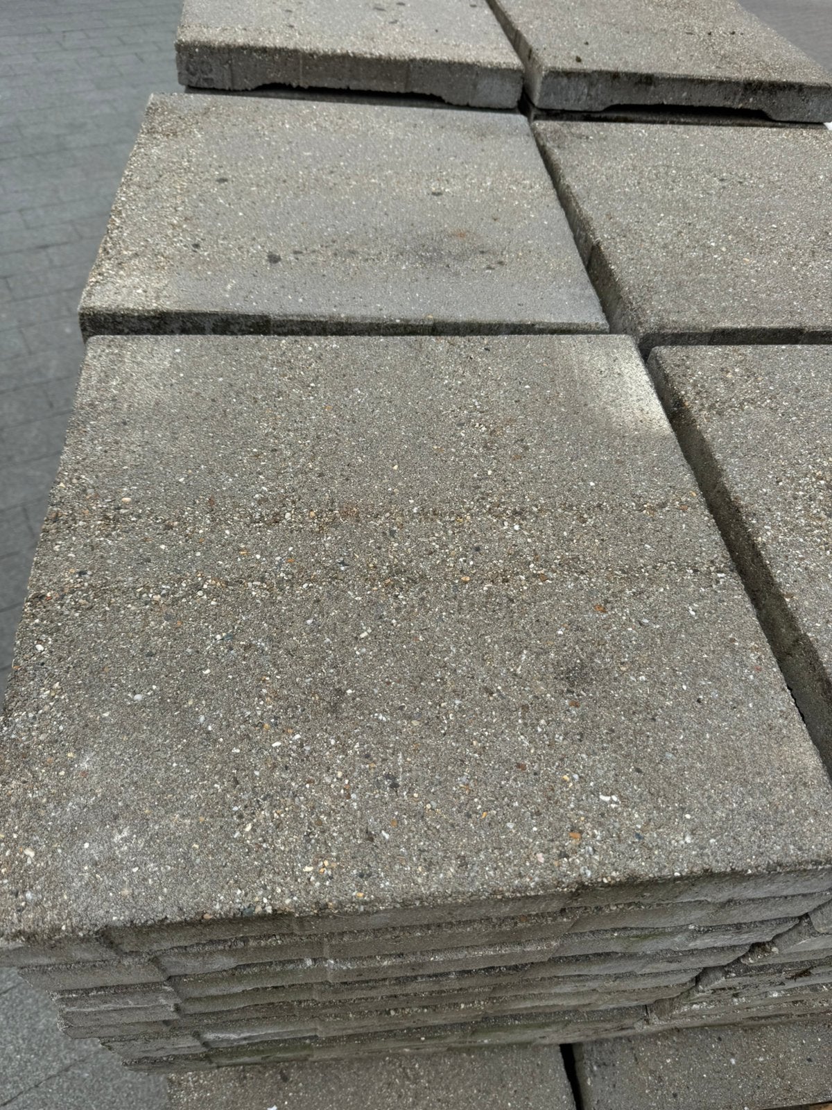 184 gebruikte betontegels 50x50 grijs, Ophalen, Gebruikt, 40 tot 60 cm, Overige typen