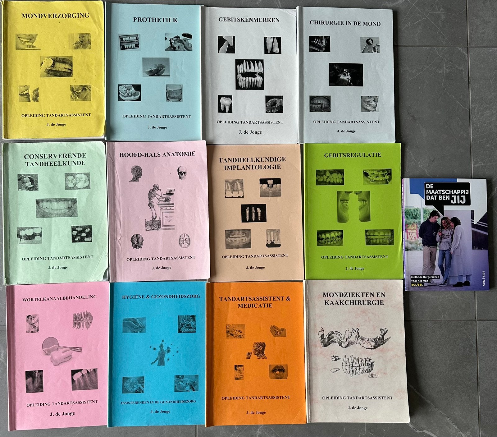 Studieboeken voor opleiding tot tandartsassistent, Boeken, Ophalen of Verzenden, Beta, Gelezen, MBO