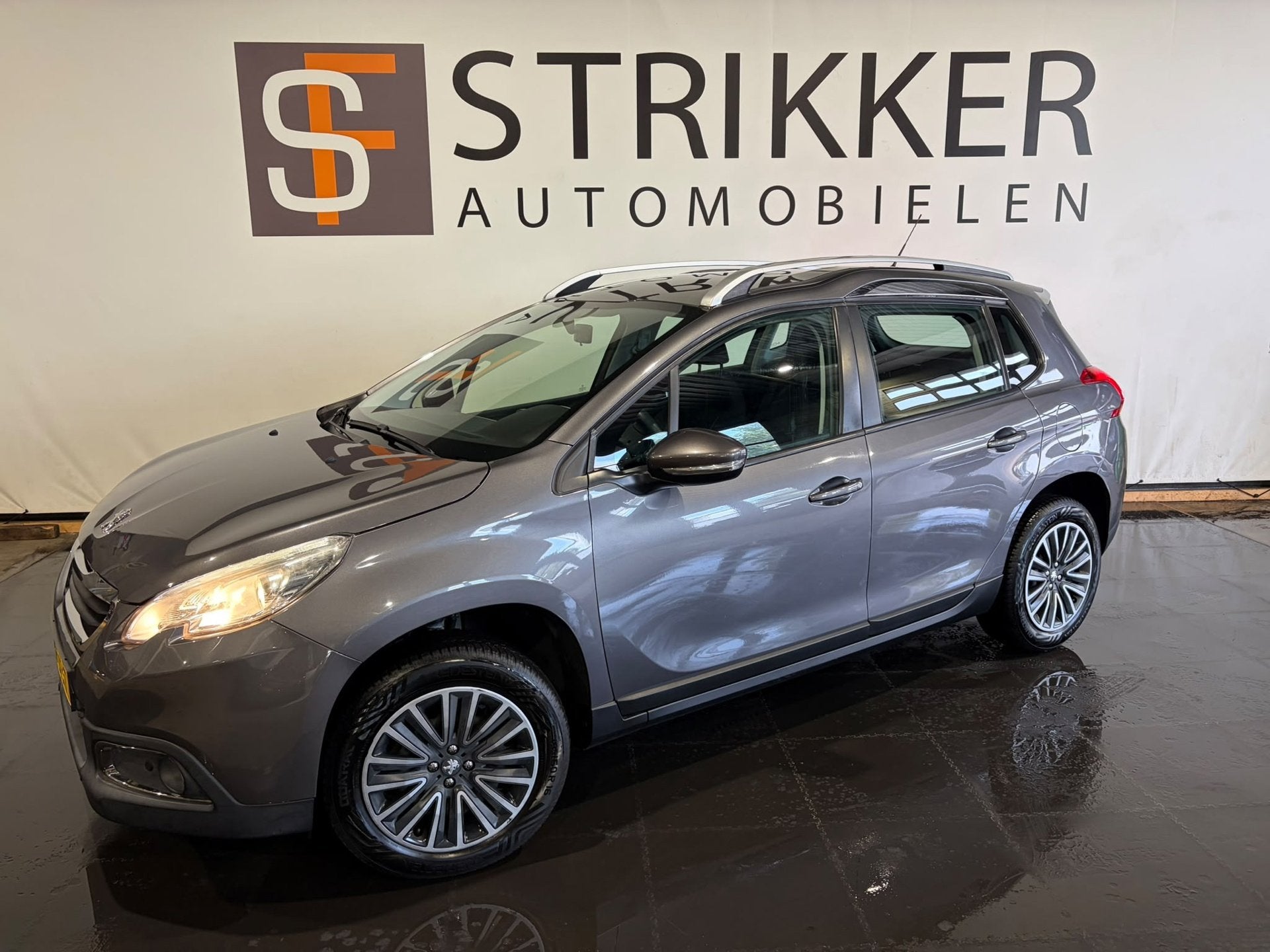 Peugeot 2008 1.2 PureTech Allure, Auto's, Voorwielaandrijving, Stof, Gebruikt, 1270 kg