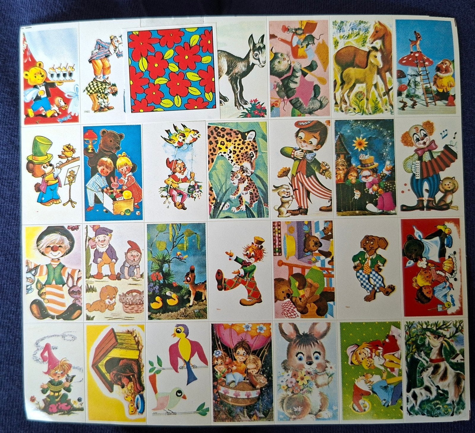 klein sticker vel met allerlei afbeeldingen, Ophalen of Verzenden, Zo goed als nieuw