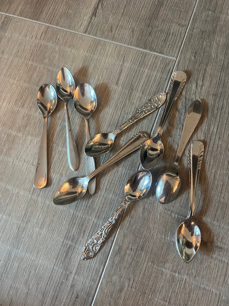 Vintage antieke zilverkleurige lepeltjes lepels kop schotel, Ophalen of Verzenden
