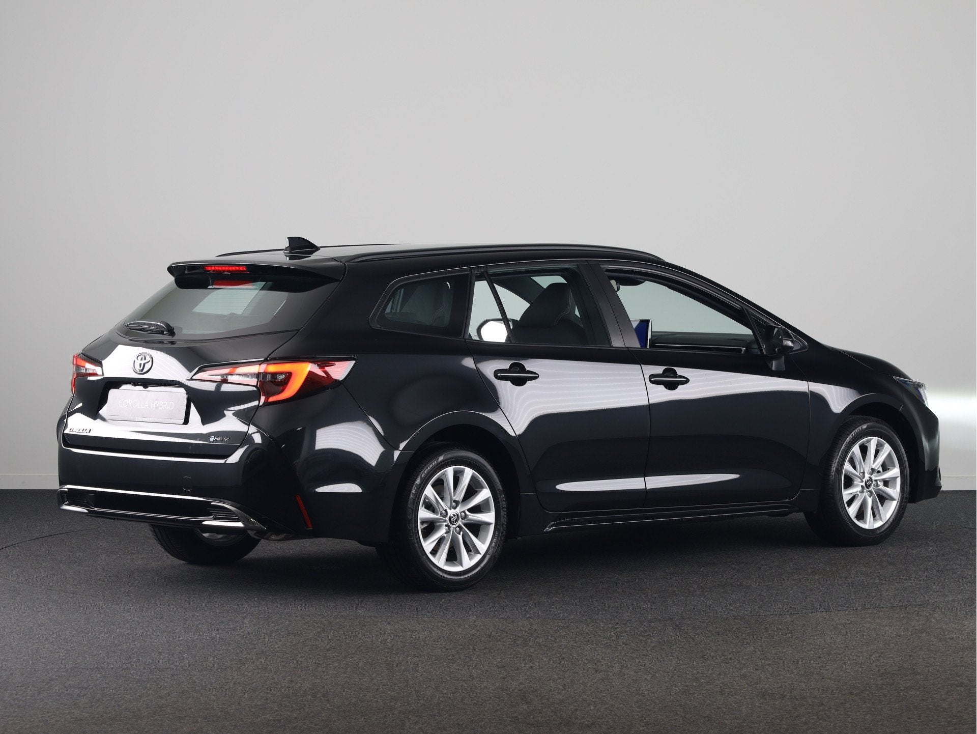 Toyota Corolla Touring Sports Hybrid 140 Active *NIEUW* | Di, 12 maanden, Stof, 4 cilinders, Corolla