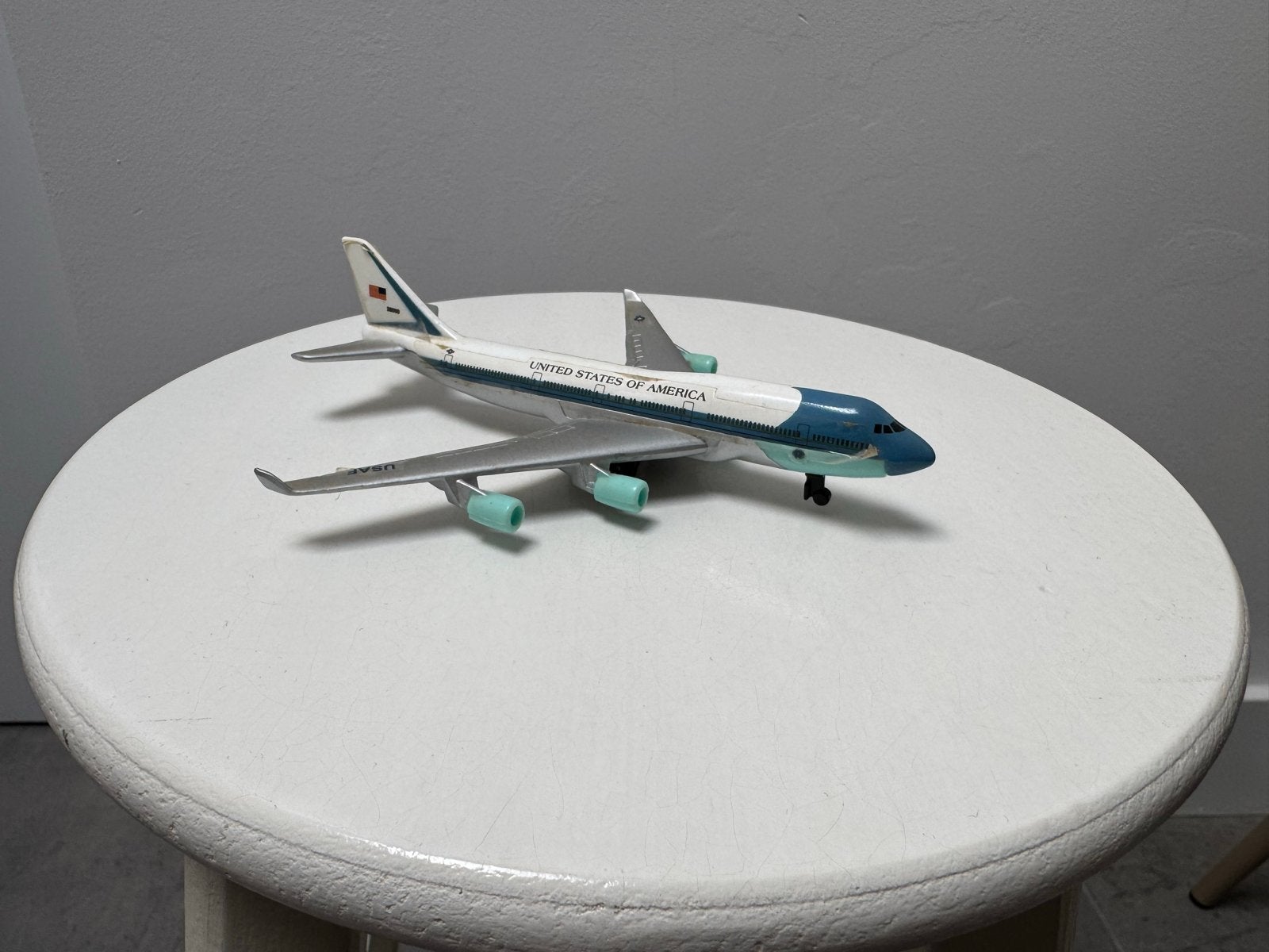 Air Force One modelvliegtuig schaal 1:400, Verzamelen, Ophalen of Verzenden, Gebruikt