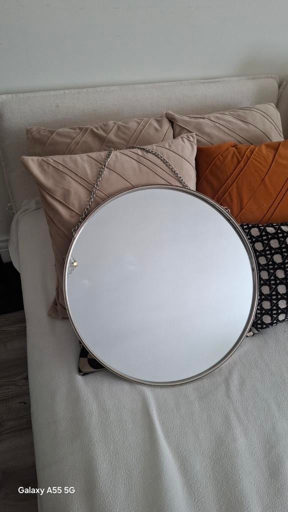 Ronde spiegel met zilverkleurige ketting, Huis en Inrichting, Woonaccessoires | Spiegels, Ophalen of Verzenden, Rond, Minder dan 50 cm
