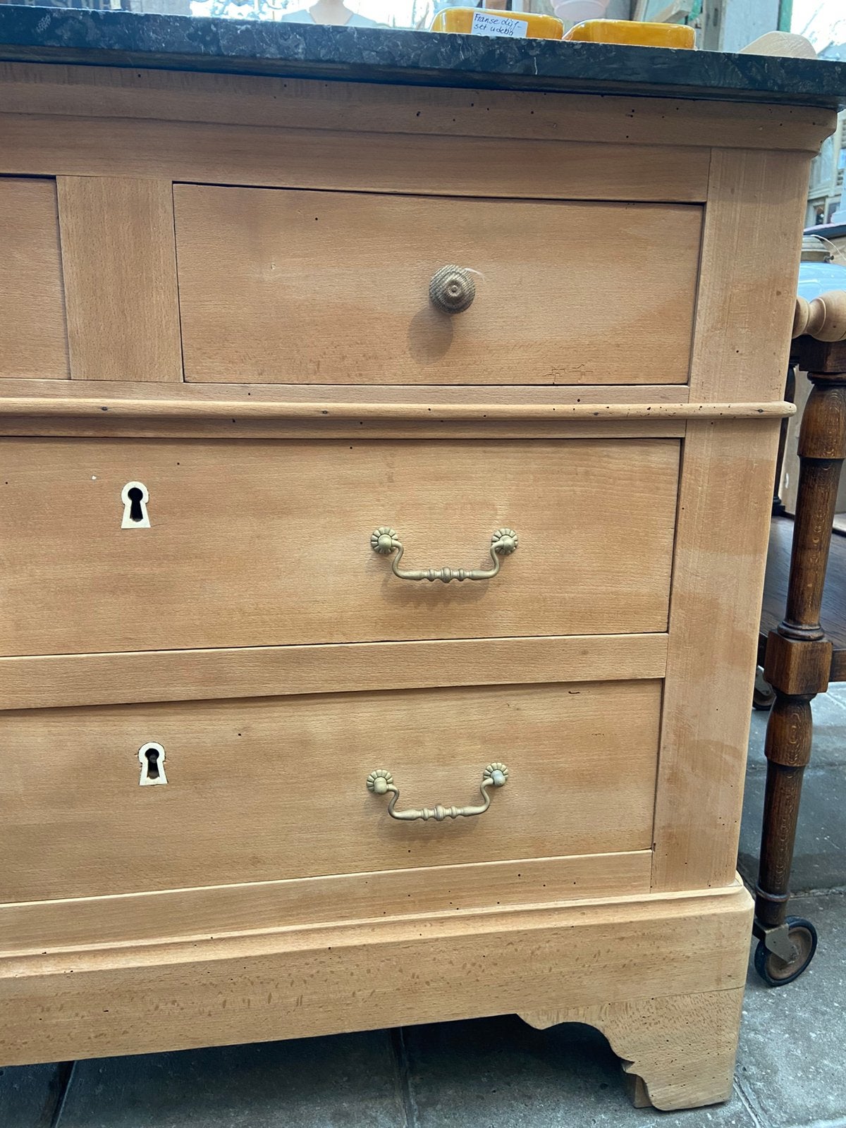Een landelijk Frans wasmeubel kast commode, Antiek en Kunst, Ophalen