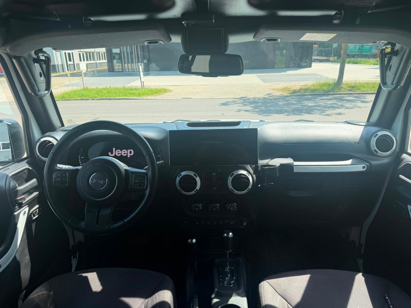 ‼️JEEP WRANGLER JK 3.6 V6 SAHARA 284PK TREKGEWICHT 3500KG‼️, Auto's, Automaat, Stof, Wit, Bedrijf