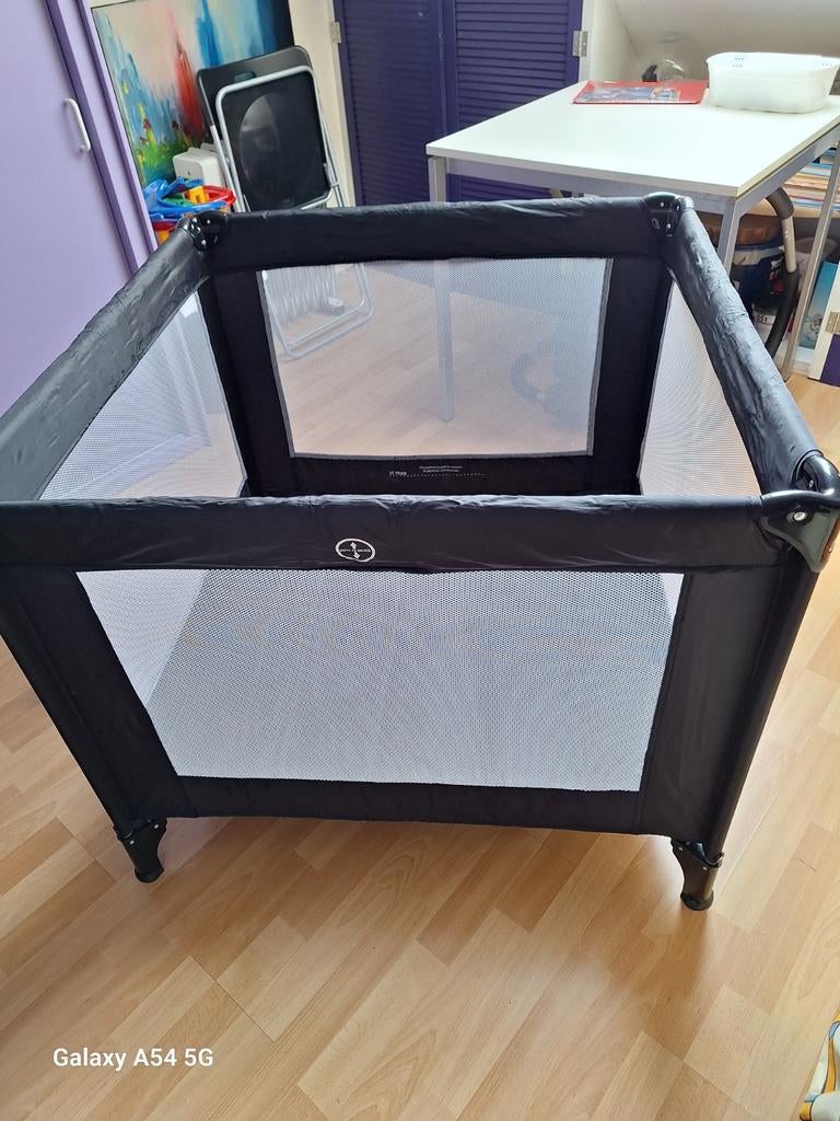 Zwart baby box, opvouwbaar en draagbaar, Ophalen, Zo goed als nieuw