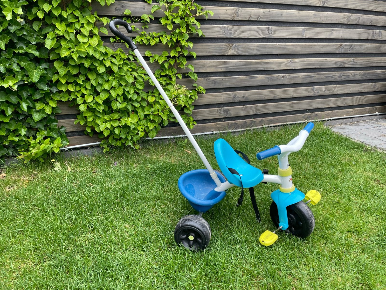 Smoby driewieler met duwstang, Fietsen en Brommers, Fietsen | Driewielers, Ophalen, Gebruikt, Duwstang