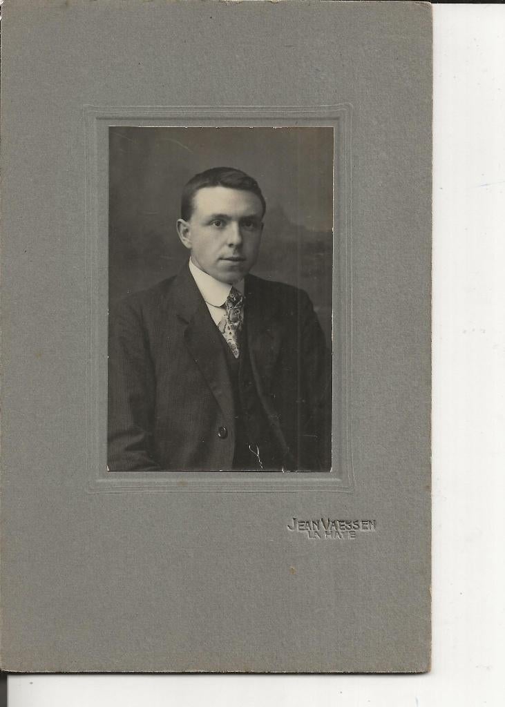 Wateringen Arie Lipman keurig in het pak Kabinetsfoto, Ophalen of Verzenden, Voor 1920, Ongelopen, Zuid-Holland
