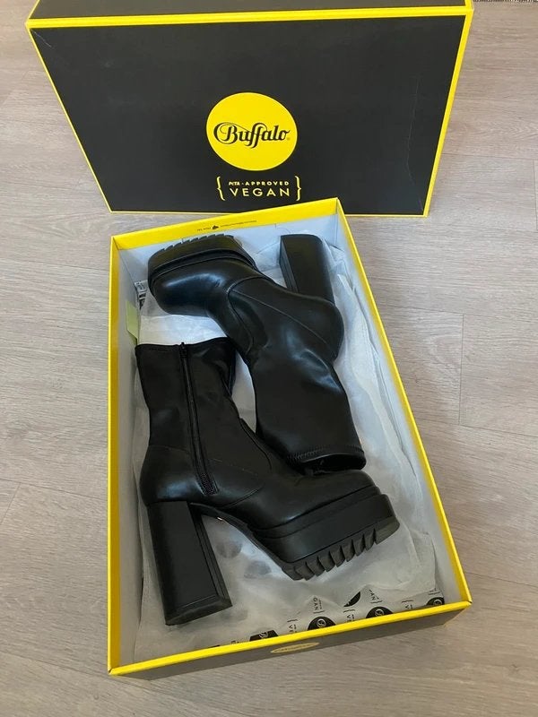 Buffalo plateau laarzen, maat 39, hak 11cm, plateau 4cm, Zwart, Lage of Enkellaarzen, Ophalen of Verzenden, Zo goed als nieuw