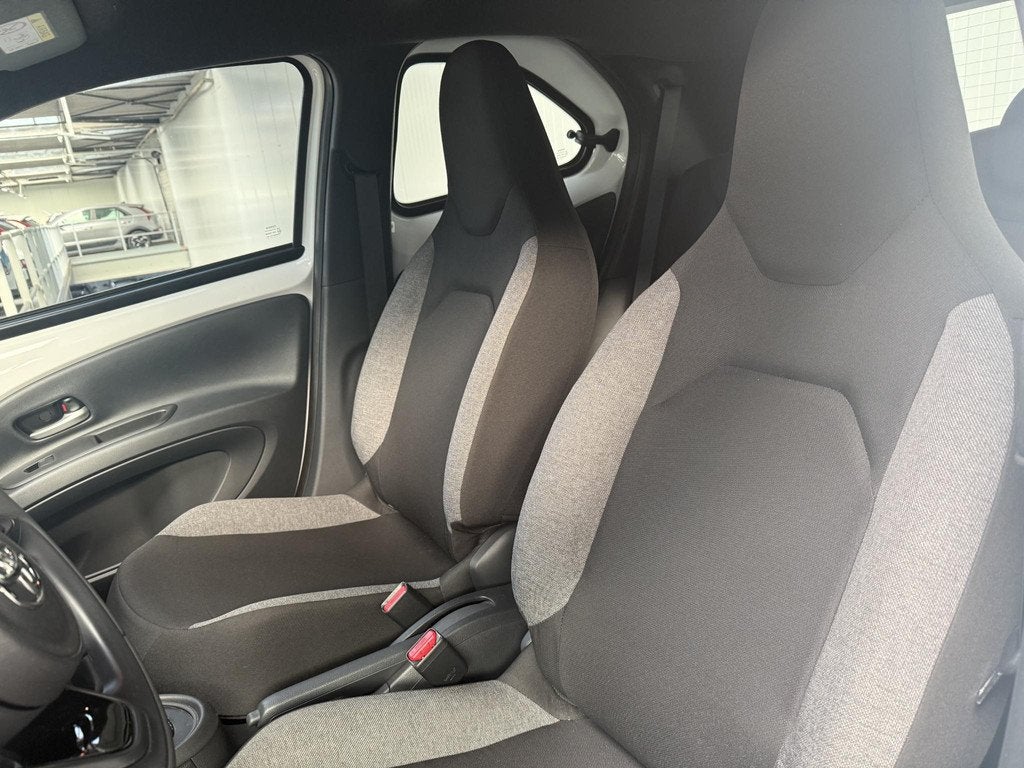 Toyota Aygo X 1.0 VVT-i S-CVT Play Carplay, Zwarte Velgen Au, Stof, Gebruikt, Start-stop-systeem, 4 stoelen