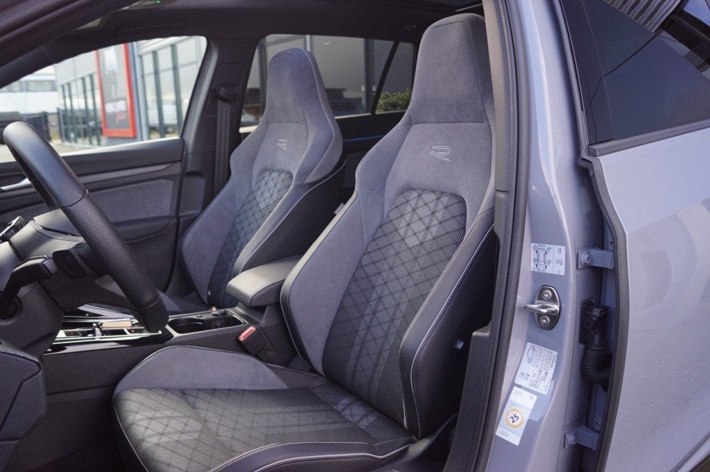Volkswagen GOLF Variant 1.5 eTSI DSG R-Line 150pk /Panodak /, Automaat, Golf, Zilver of Grijs, Gebruikt