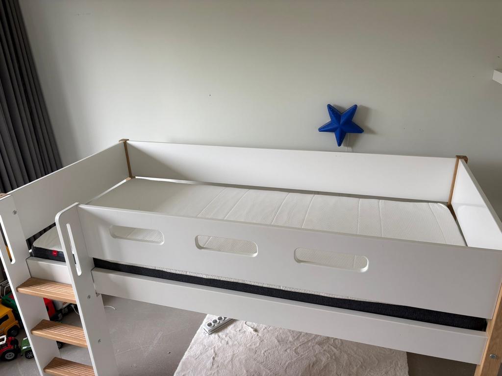 Flexa Nor Hoogslaper 120 cm Wit/Eiken met Ladder & Rek, Huis en Inrichting, Ophalen, Gebruikt, Eenpersoons, 160 tot 180 cm