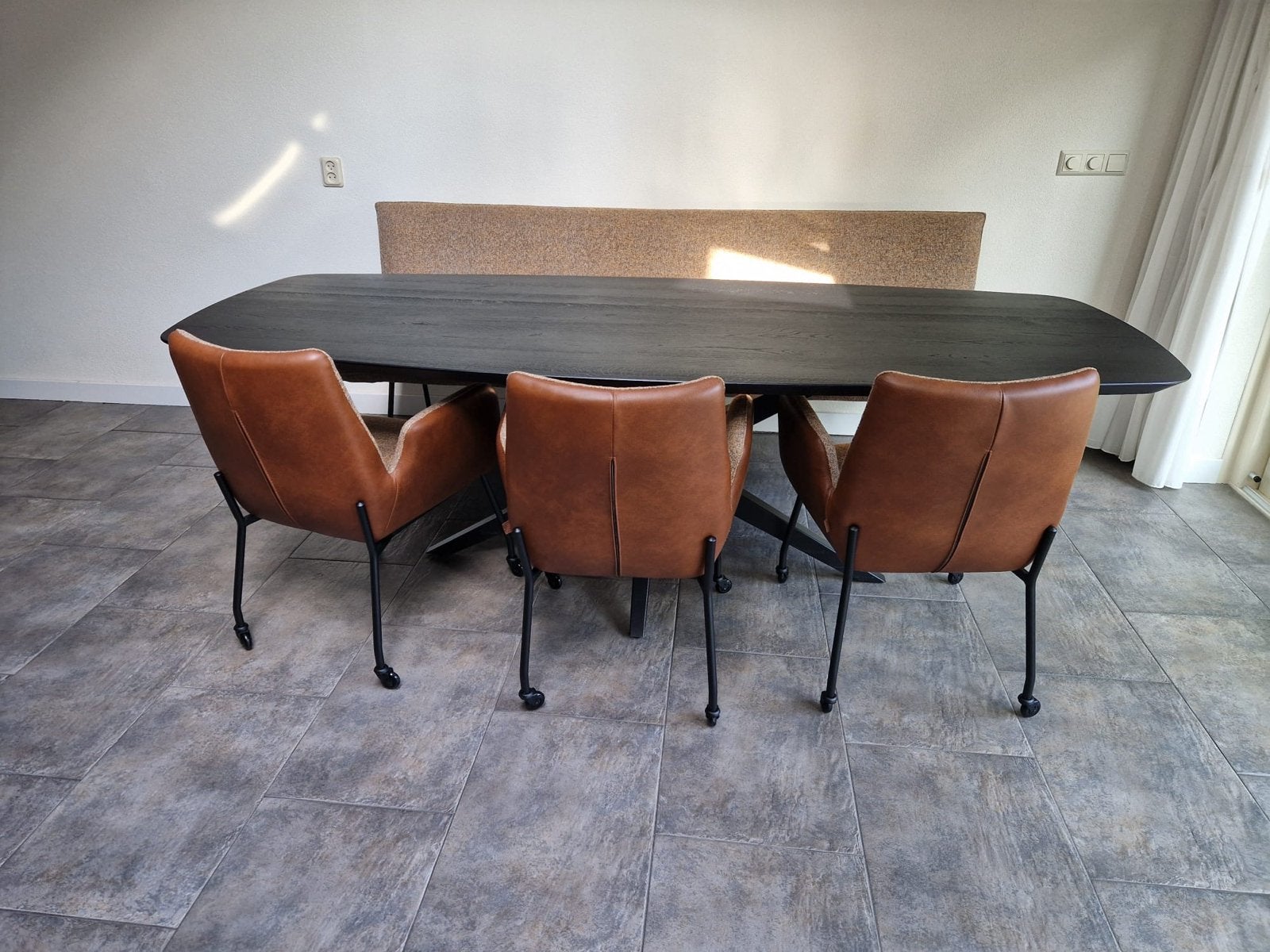 Eettafel met bank en stoelen - Zwart eikenhout, Ophalen, Zo goed als nieuw