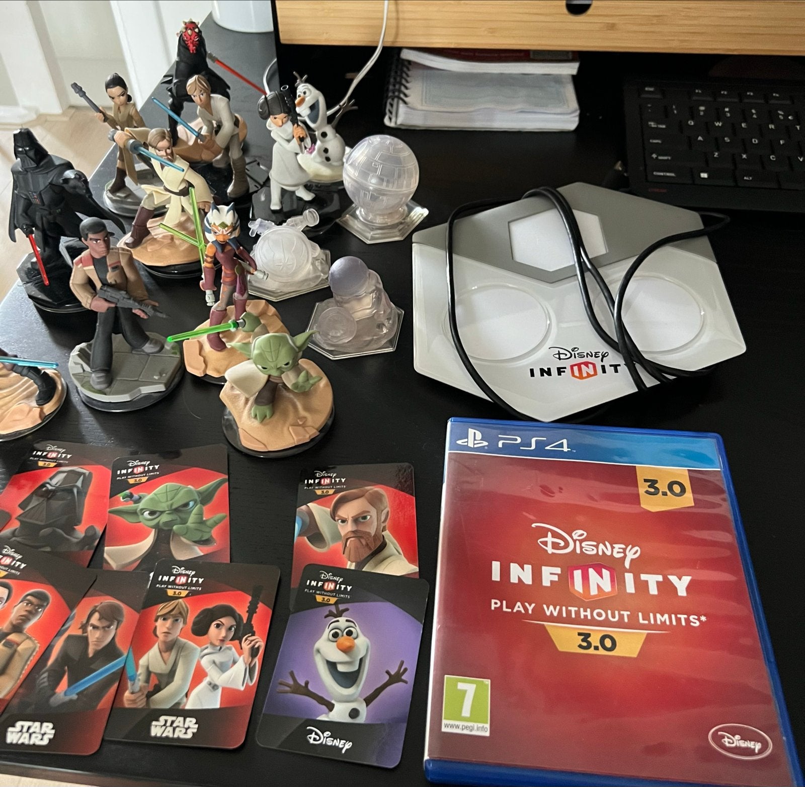 Disney Infinity 3.0 PS4 met figuren en kaarten, Ophalen of Verzenden, Gebruikt
