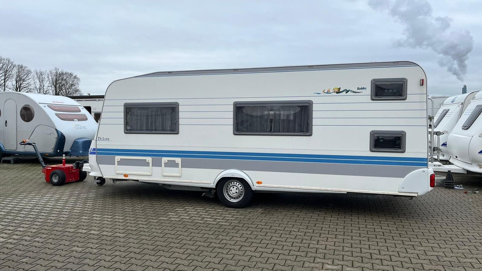 Hobby de Luxe 560 KMFE 3P stapelbed, voortent, inventaris, Schokbreker, Rondzit, Hobby, Particulier