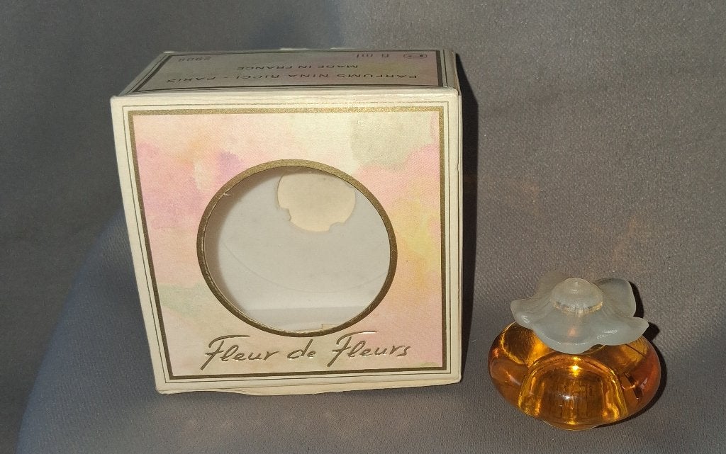 Volle parfum mini  Nina ricci Fleur de fleurs + doosje, Ophalen of Verzenden, Zo goed als nieuw, Miniatuur, Gevuld