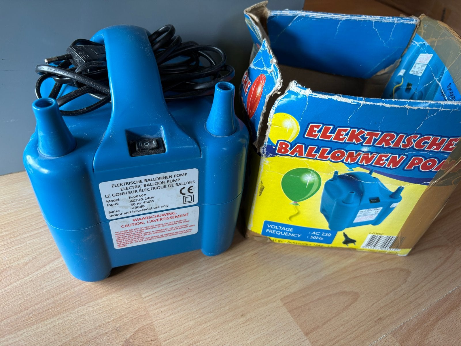 Elektrische ballonnenpomp voor feesten en evenementen, Hobby en Vrije tijd, Feestartikelen, Ophalen of Verzenden, Gebruikt, Feestartikel