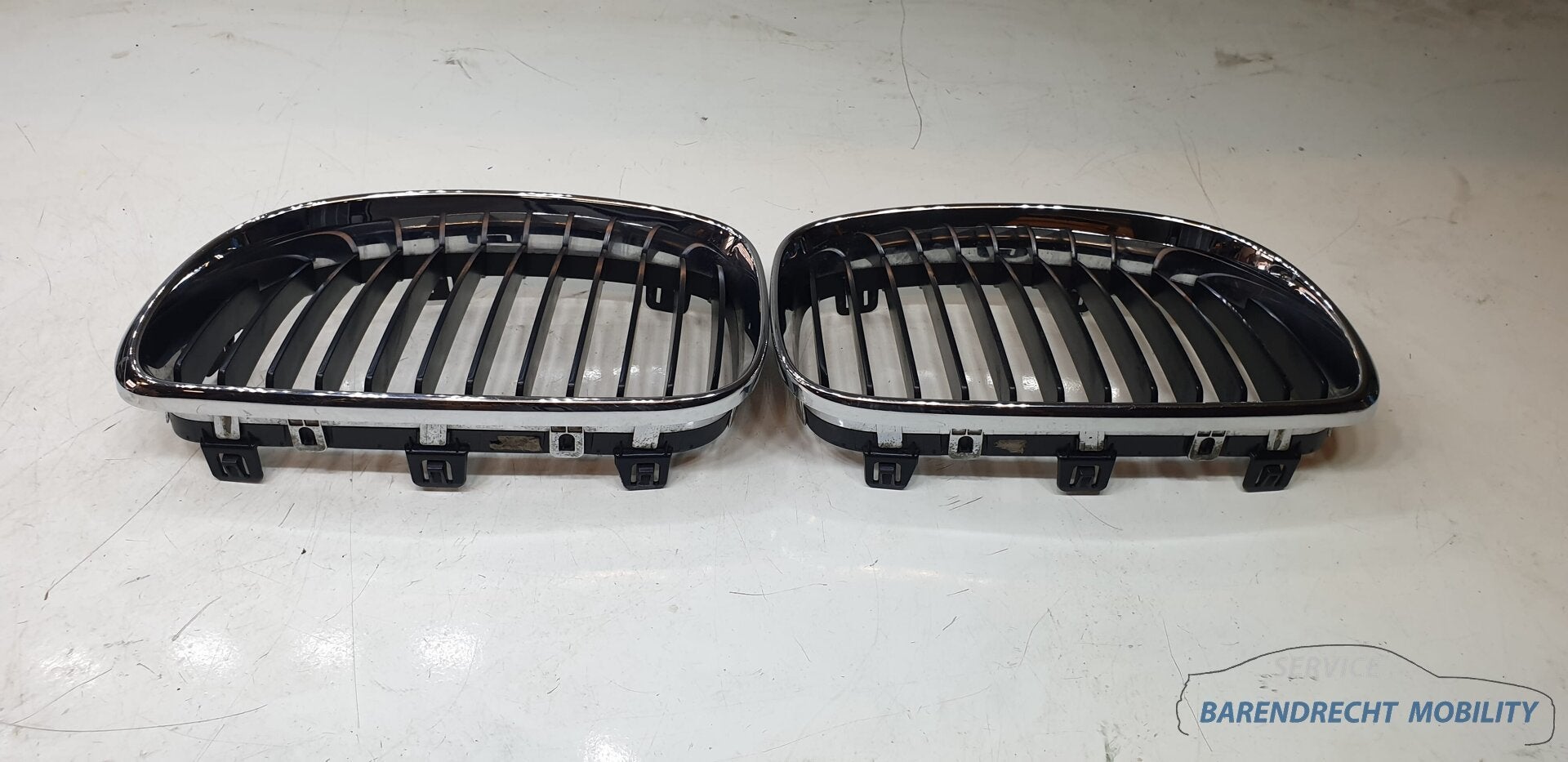 Grille BMW E90 3 serie grill zwart chrome origineel gebruikt, Petuelring 130
80788  Munich, DE, Gebruikt, Info@bmw.de, Ophalen of Verzenden