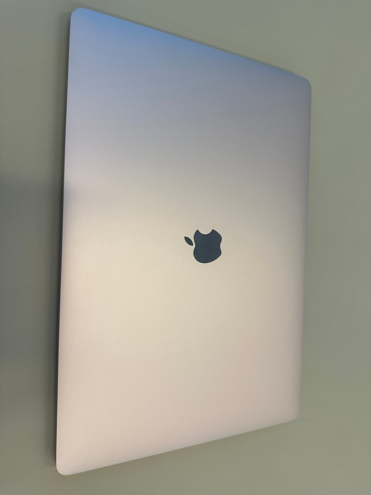 Foto 6 van Macbook pro 2019 16inch i7 16gb