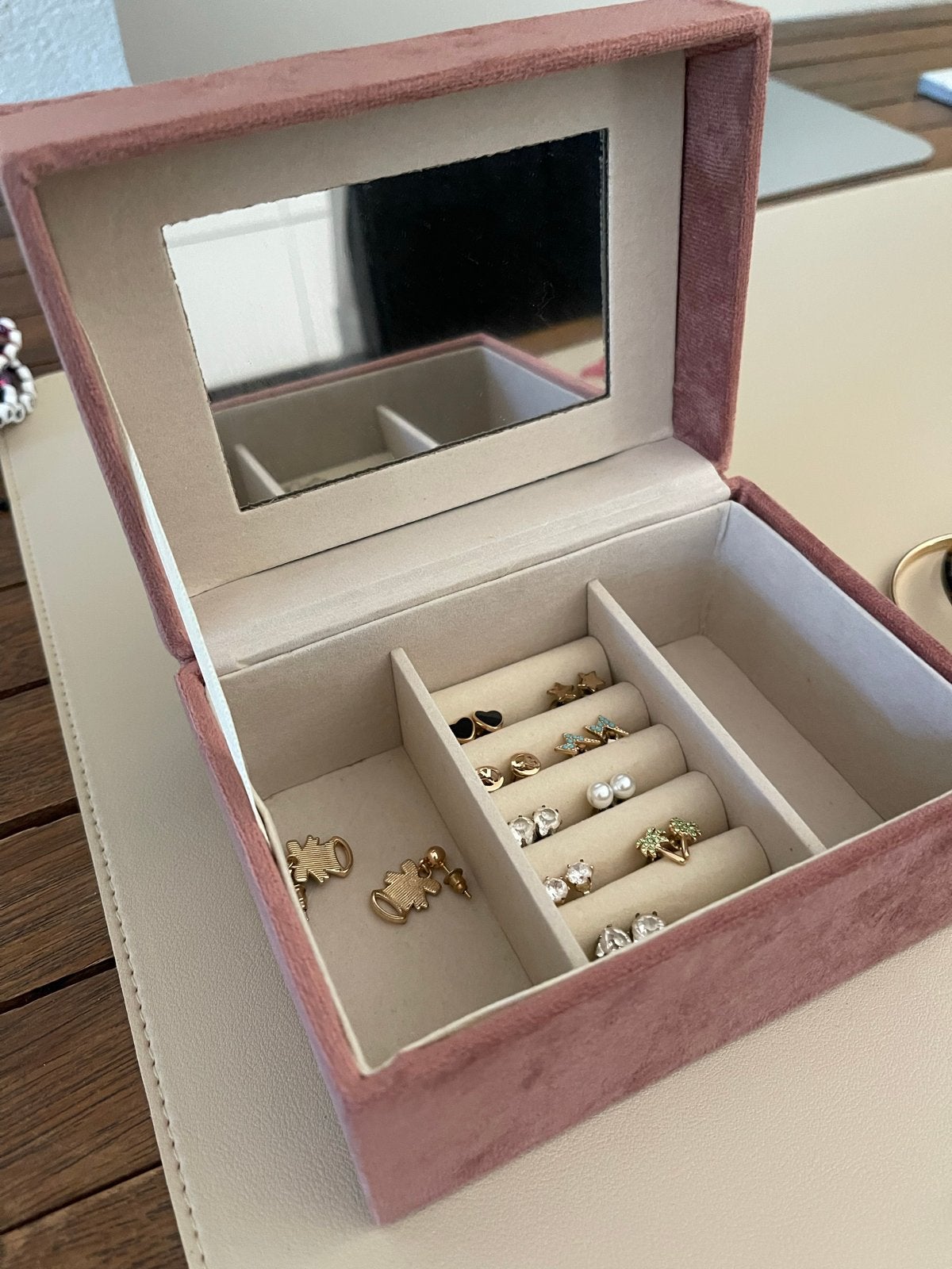 Fluwelen Juwelendoosje met Armbanden en Oorbellen Set, Met kristal, Overige materialen, Ophalen of Verzenden, Zo goed als nieuw