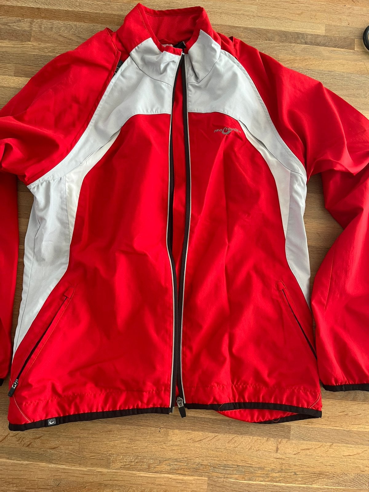 Pro Touch sportjack rood/grijs maat 38, Kleding | Dames, Maat 38/40 (M), Ophalen of Verzenden, Zo goed als nieuw, Hardlopen of Fietsen