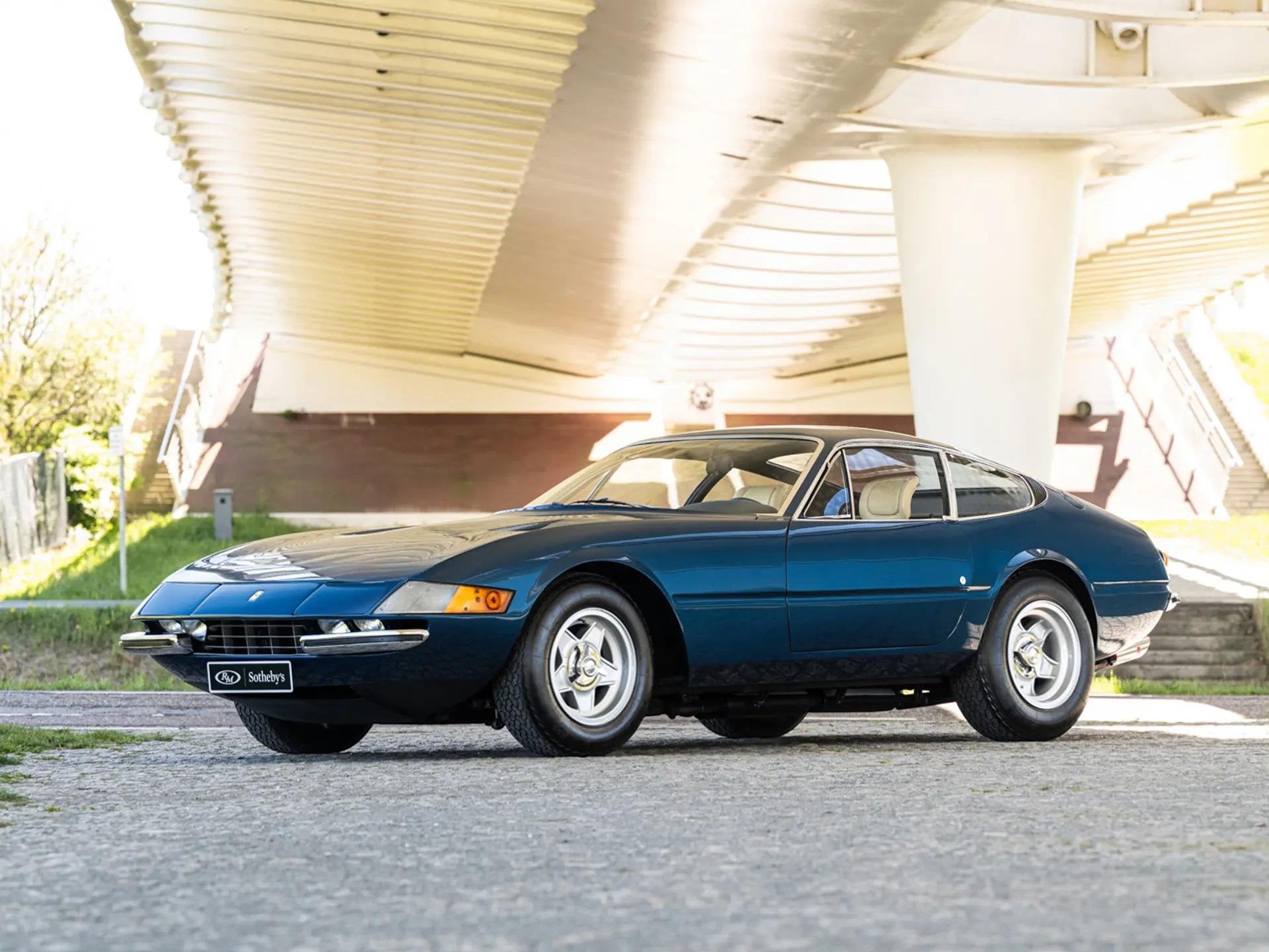 Ferrari 365 GTB/4 Daytona Berlinetta by Scaglietti, Auto's, 12 cilinders, Blauw, 4390 cc, 352 pk