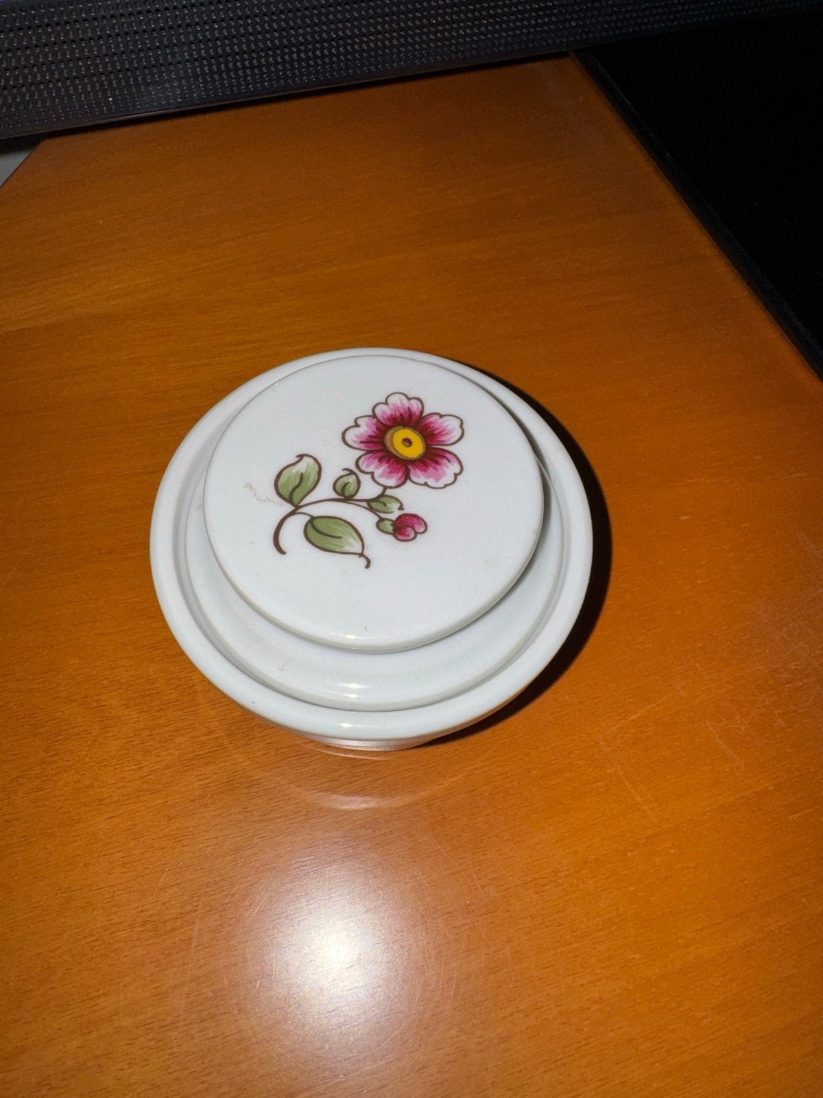 Porseleinen doosje met bloemdecoratie, Ophalen of Verzenden