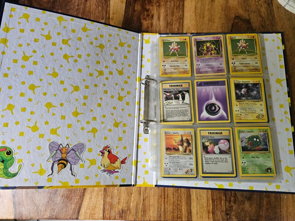 Map met wat oude Pokemon kaartjes, Ophalen of Verzenden, Meerdere kaarten
