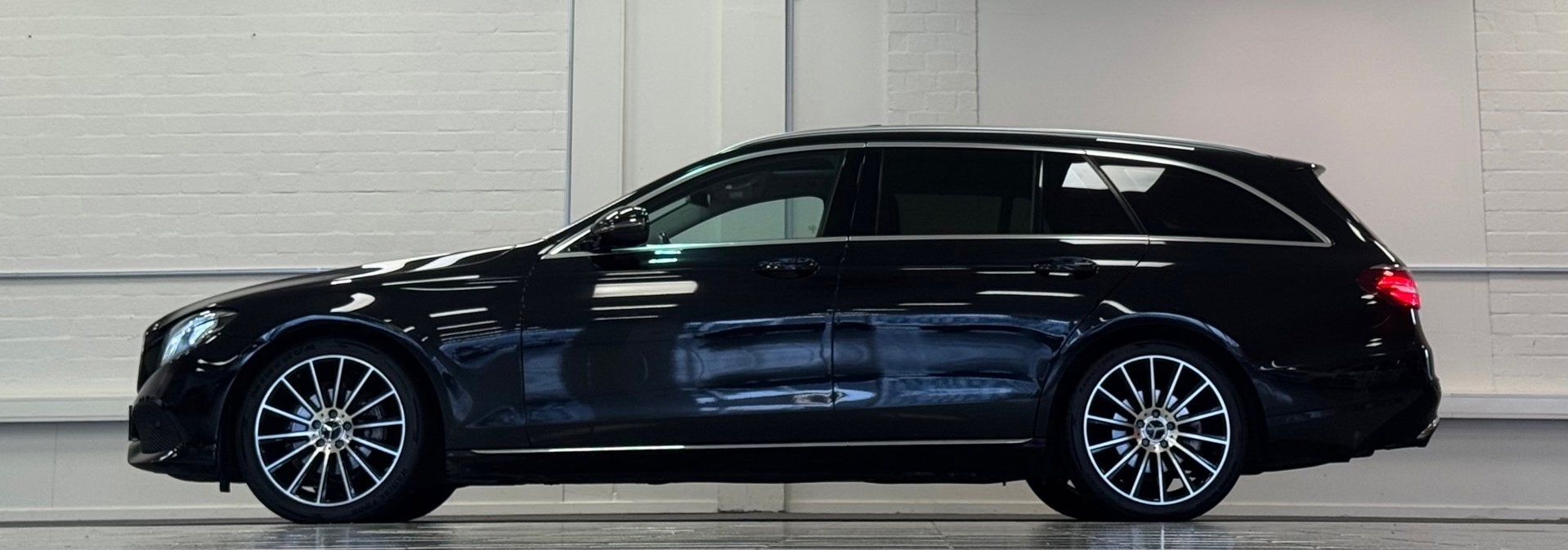 Mercedes-Benz E-klasse Estate 200 Ambition 100% Dealer onder, Auto's, Mercedes-Benz, Automaat, Achterwielaandrijving, Gebruikt