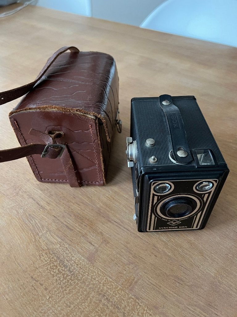 camera Agfa Synchro Box, incl. lederen tas, Ophalen of Verzenden, Gebruikt, Compact, Overige Merken