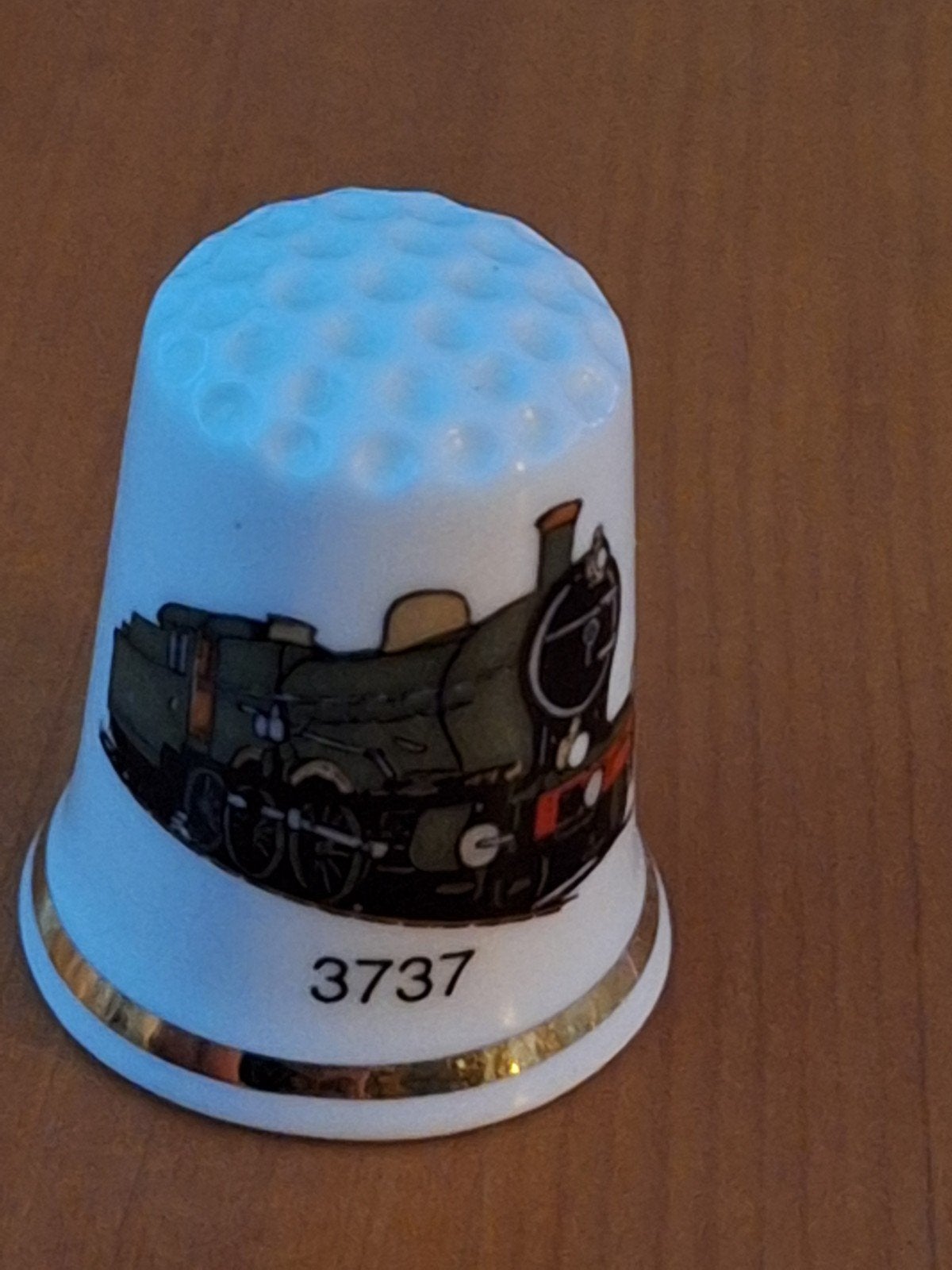 Vingerhoedje met trein - China Thimble AGA Souvenir, Verzamelen, Ophalen of Verzenden, Zo goed als nieuw