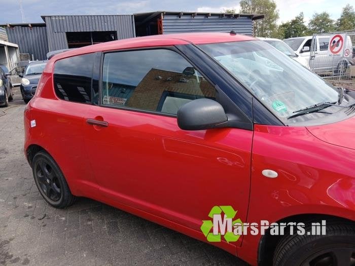 Portier 2Deurs rechts van een Suzuki Swift, Gebruikt, -, Deur, -