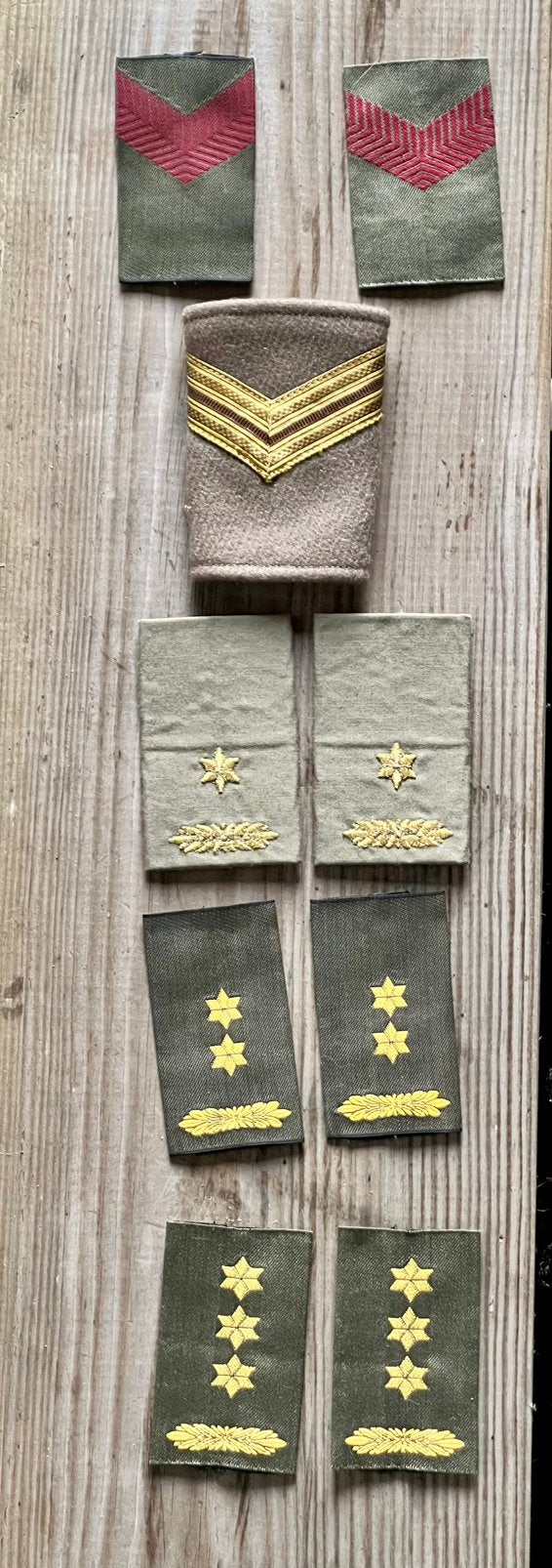 Epauletten Koninklijke Landmacht, diverse rangen. Ca 1990, Verzenden, Landmacht, Nederland, Embleem of Badge