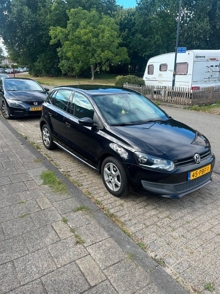Volkswagen Polo 1.4 16V FSI 63KW 2011 Zwart, Stof, 40 €/maand, Zwart, 4 cilinders