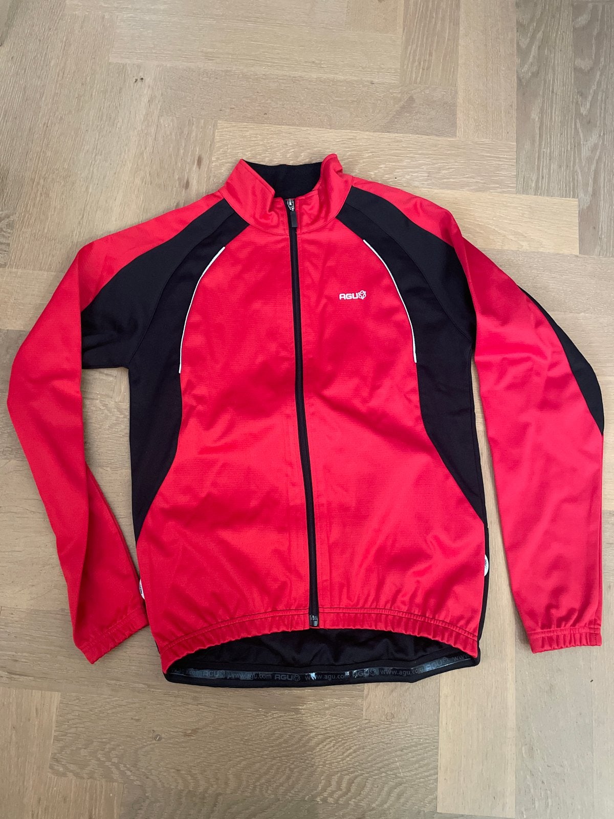 AGU Fietsjack Rood/Zwart Maat S, Ophalen of Verzenden, Zo goed als nieuw, Bovenkleding