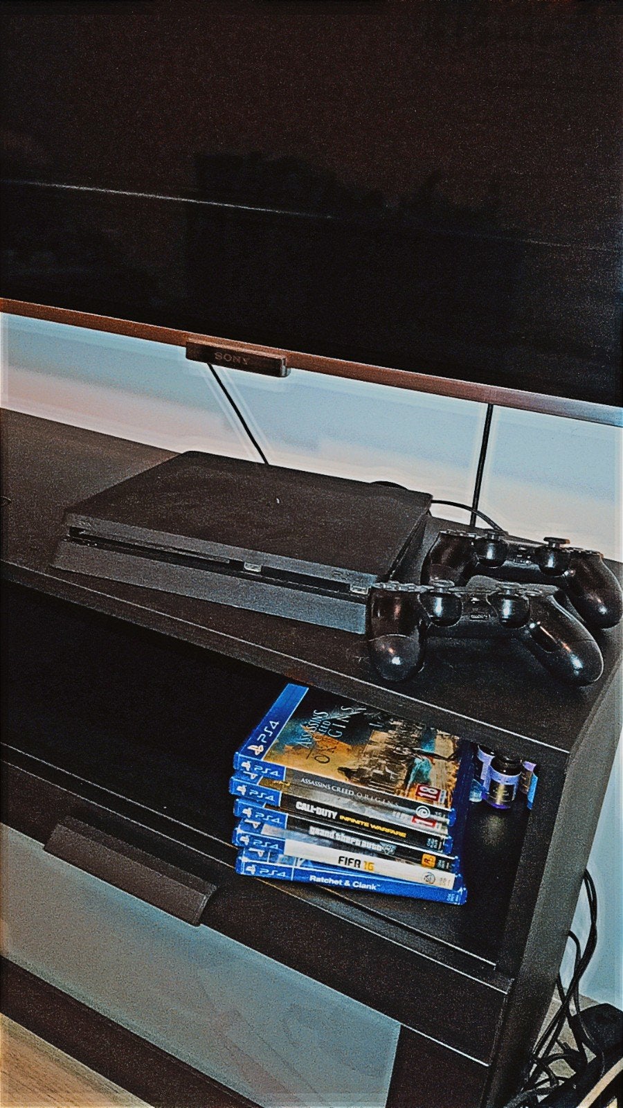 PlayStation 4 Slim 1TB met 2 controllers en 5 games, Avontuur en Actie, Vanaf 18 jaar, 2 spelers, Ophalen of Verzenden