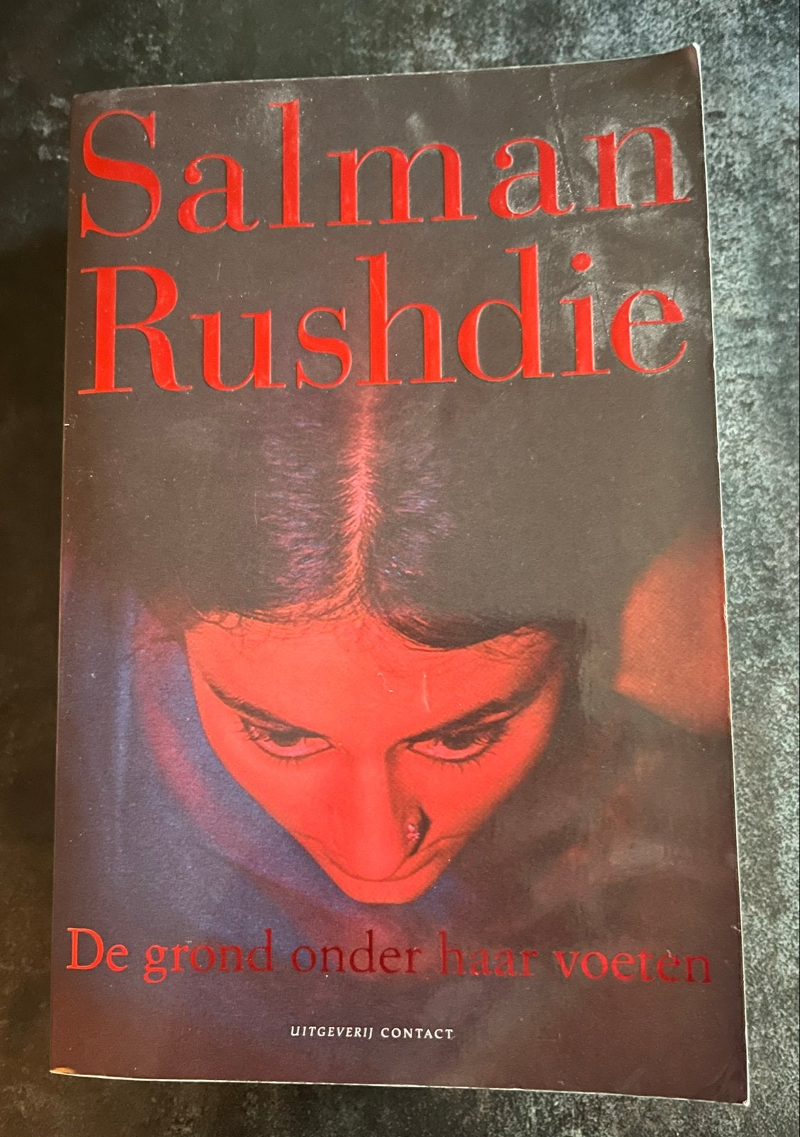 Salman Rushdie - De grond onder haar voeten (Zo goed als nie, Boeken, Ophalen of Verzenden, Gelezen, Nederland